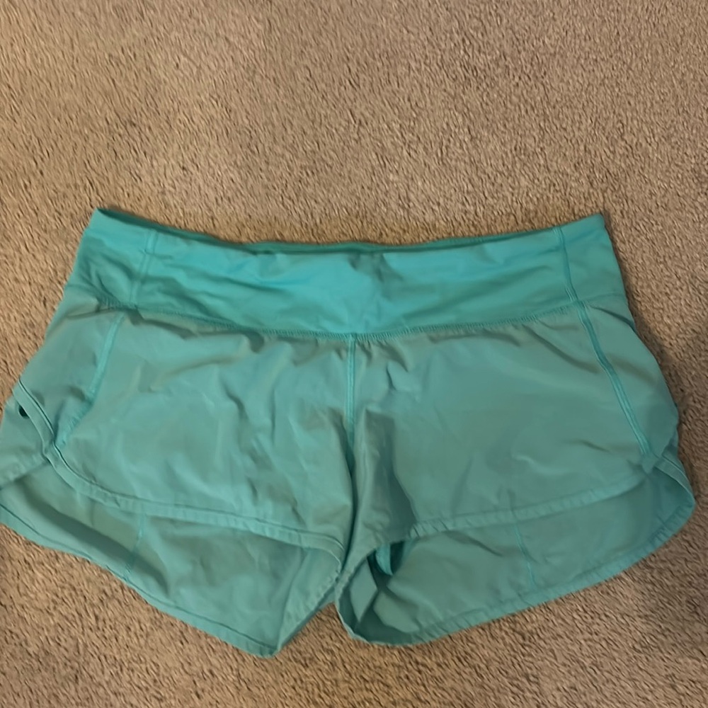 Lululemon hottie Shorts size 8 metal pull missing but still zips